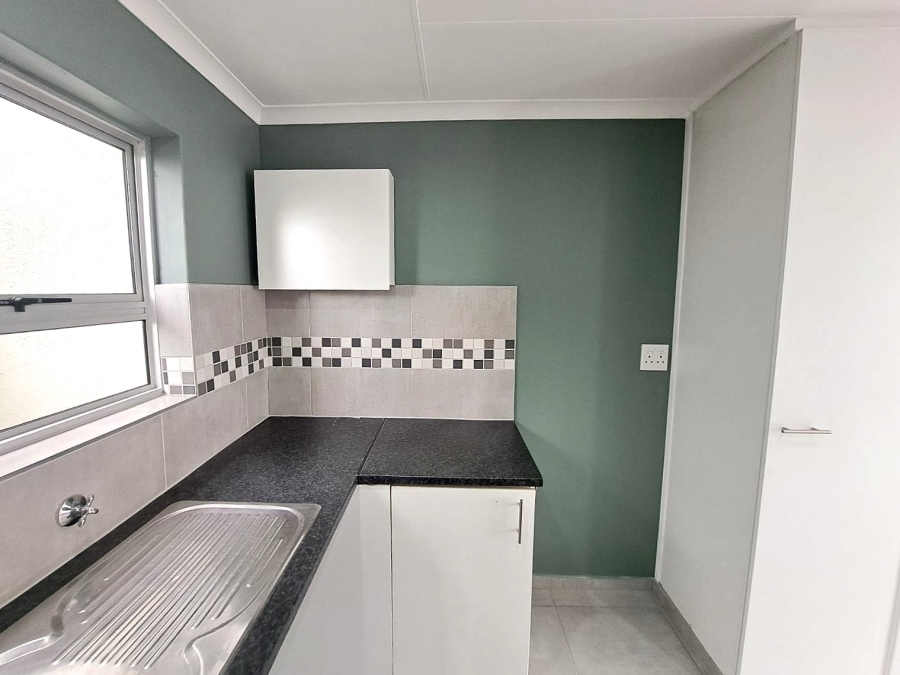 To Let 2 Bedroom Property for Rent in Ferndale Western Cape